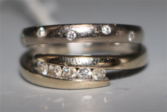 Two modern 18ct white gold & diamond ring, sizes S and Q.